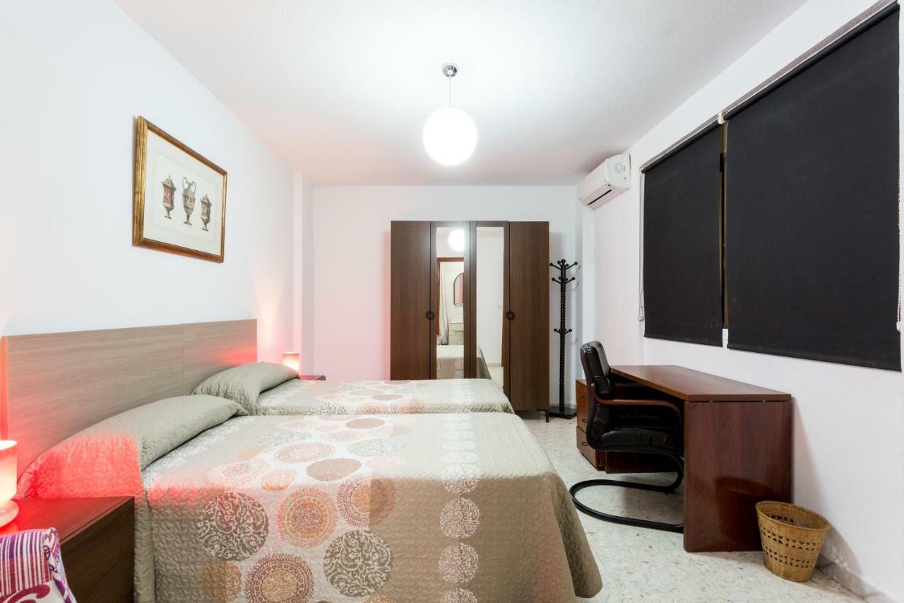 Holi-Rent Albareda Apartment Seville Exterior photo