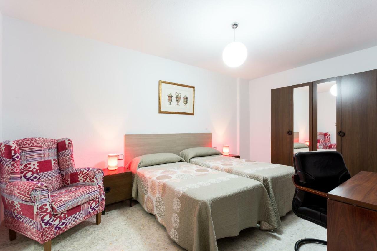 Holi-Rent Albareda Apartment Seville Exterior photo