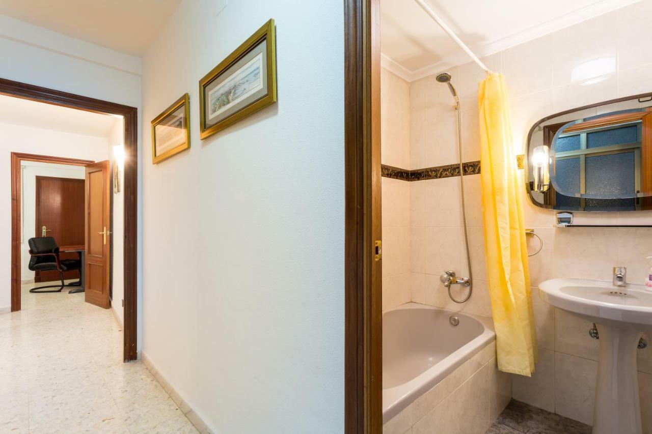 Holi-Rent Albareda Apartment Seville Exterior photo
