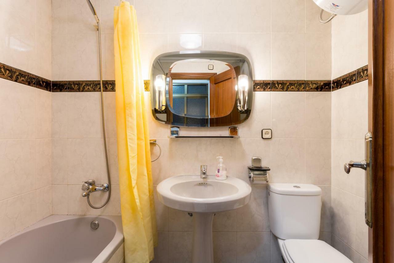 Holi-Rent Albareda Apartment Seville Exterior photo